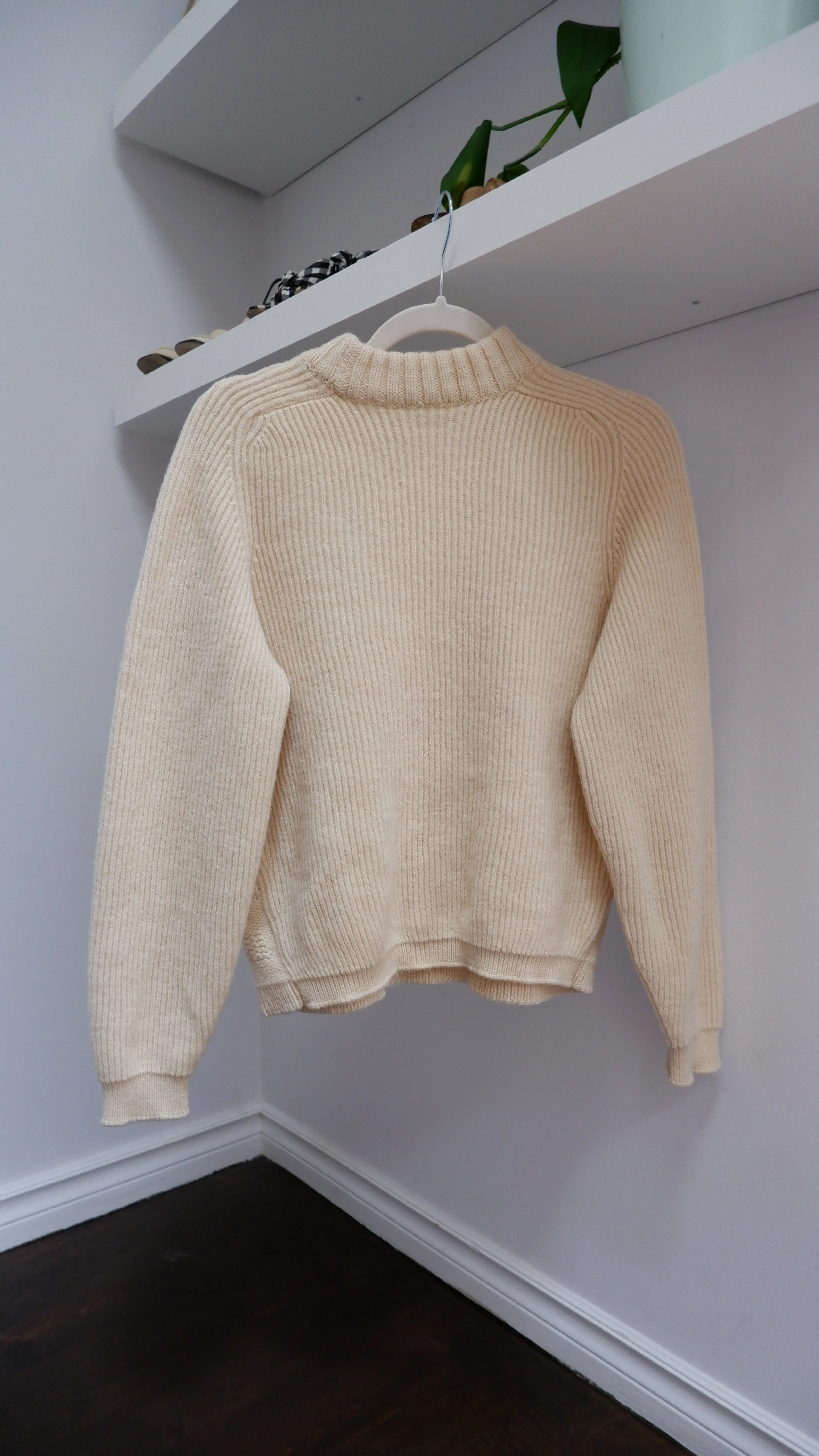 Cozy Cream Crew Neck - M/L