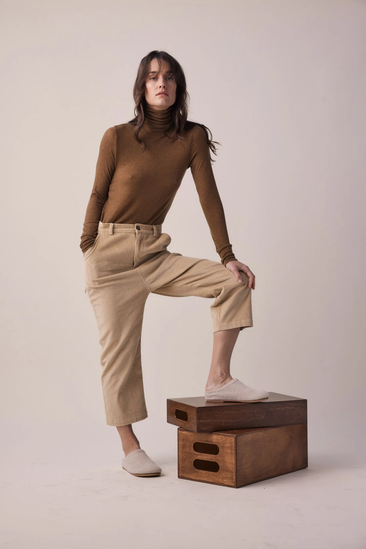 Cropped corduroy baggy pants