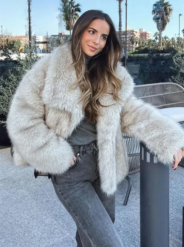 Mary - Luxurious Faux Fur Coat