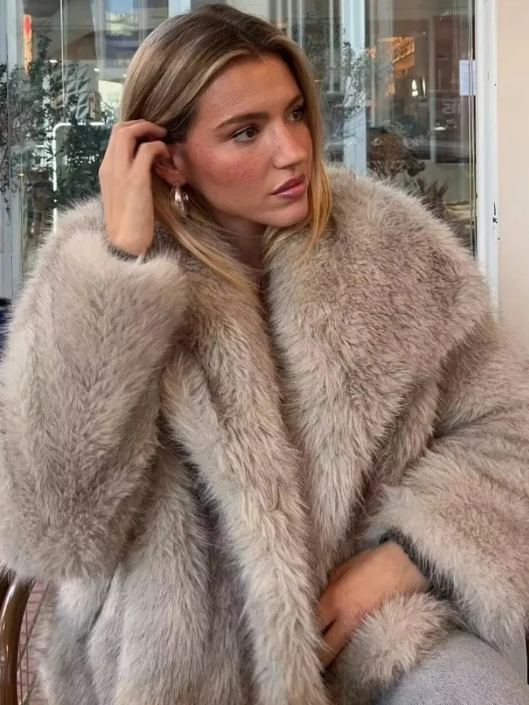 Mary - Luxurious Faux Fur Coat