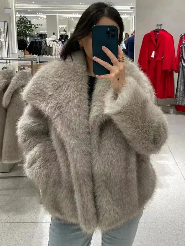 Mary - Luxurious Faux Fur Coat