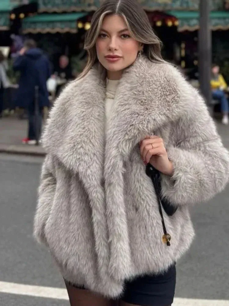 Mary - Luxurious Faux Fur Coat